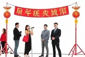 作品《删了又加的好友》封面，聊天列表里反复出现的同一个头像